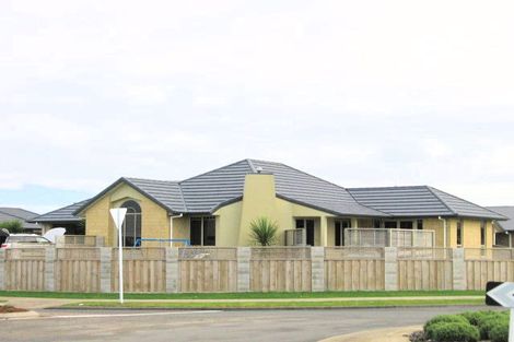 Photo of property in 8 Saint James Drive, Huntington, Hamilton, 3210