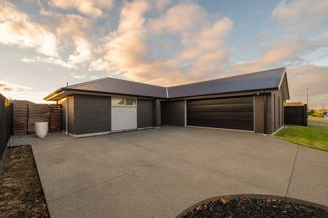 Photo of property in 33 Northmoor Boulevard, Rolleston, 7615