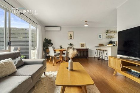 Photo of property in 3a/2 Kirrie Avenue, Te Atatu South, Auckland, 0610