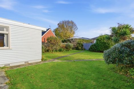 Photo of property in 48 Saint Andrews Square, Strowan, Christchurch, 8052