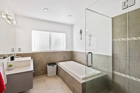 Photo of property in 12 Millennium Hill, Paraparaumu, 5032