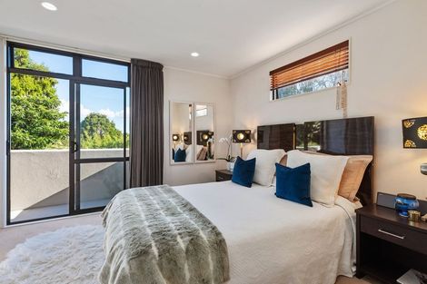 Photo of property in 222 Forrest Hill Road, Forrest Hill, Auckland, 0620