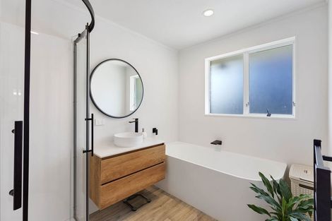 Photo of property in 48a Ngaio Road, Waikanae, 5036