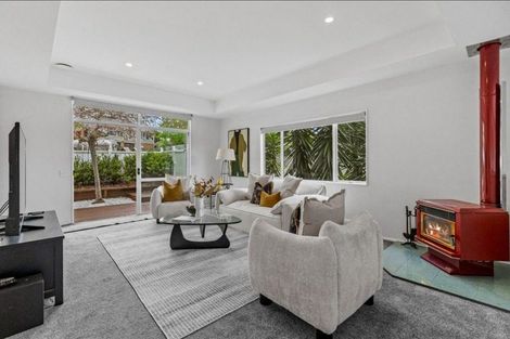 Photo of property in 5 Oystergrove Road, West Harbour, Auckland, 0618