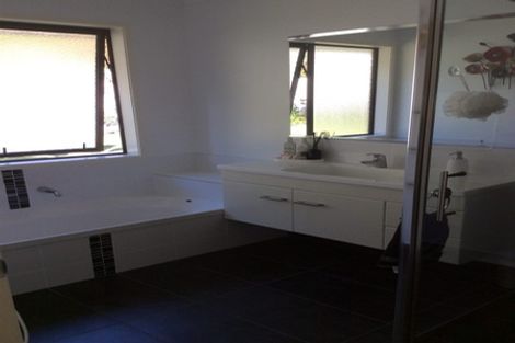 Photo of property in 90 Loch Views Road, Acacia Bay, Taupo, 3385