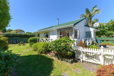 Photo of property in 41 Yeovil Road, Te Atatu Peninsula, Auckland, 0610