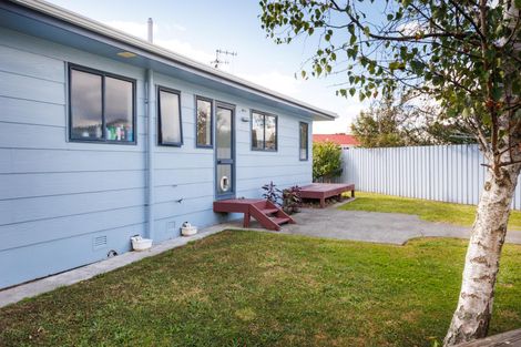 Photo of property in 28 Peppertree Glade, Kelvin Grove, Palmerston North, 4414