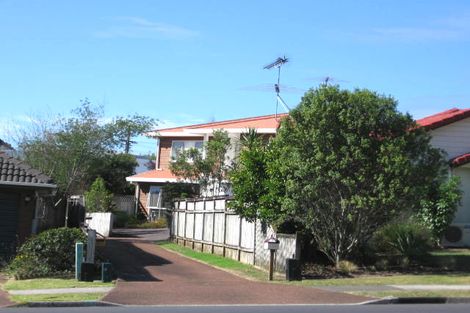 Photo of property in 100 Caribbean Drive, Unsworth Heights, Auckland, 0632