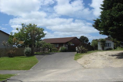 Photo of property in 12 Bundena Place, Clendon Park, Auckland, 2103