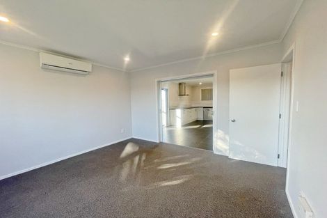 Photo of property in 9 Staverton Crescent, Mangere, Auckland, 2022