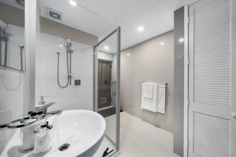 Photo of property in 51 Harbour View Road, Northland, Wellington, 6012