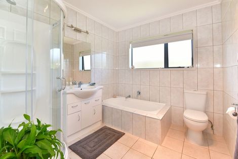 Photo of property in 15 Te Ruru Way, Stanmore Bay, Whangaparaoa, 0932