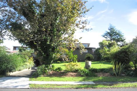 Photo of property in 18 Megan Avenue, Pakuranga Heights, Auckland, 2010