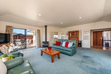 Photo of property in 146 Guildford Drive, Paraparaumu Beach, Paraparaumu, 5032