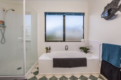 Photo of property in 22 Lanyon Place, Whitby, Porirua, 5024