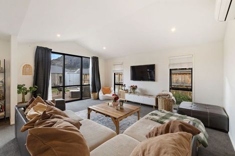Photo of property in 17 Cheviot Street, Jacks Point, 9371