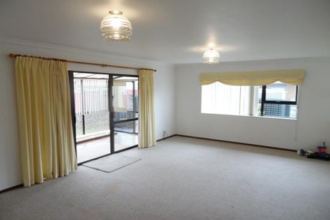 Photo of property in 6 Holsworthy Road, Lower Vogeltown, New Plymouth, 4310