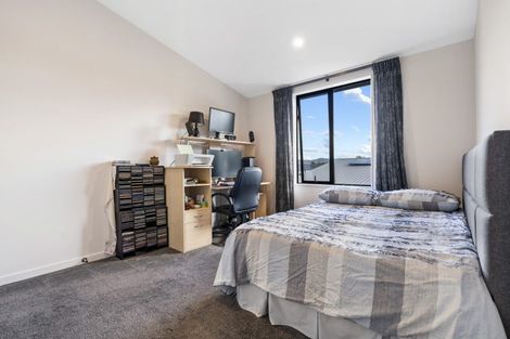 Photo of property in 25 Waitemata Drive, One Tree Point, 0118