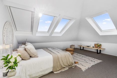 Photo of property in 16 Burnham Street, Seatoun, Wellington, 6022