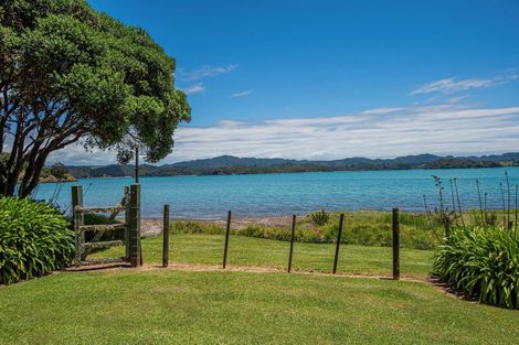 Photo of property in 950 Whangaruru Road North, Whangaruru, Russell, 0184