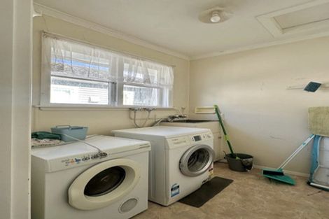 Photo of property in 42 Gibbons Street, Upper Hutt Central, Upper Hutt, 5018