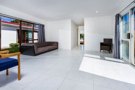 Photo of property in 134 Colwill Road, Massey, Auckland, 0614