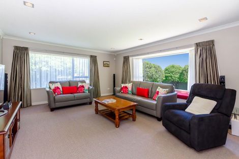 Photo of property in 13 Kakariki Grove, Waikanae, 5036