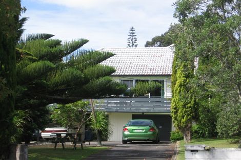 Photo of property in 27 Humphrey Kemp Avenue, Henderson, Auckland, 0612