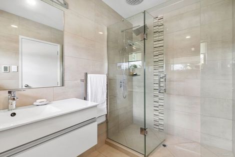 Photo of property in 1/67 Seaview Road, Castor Bay, Auckland, 0620