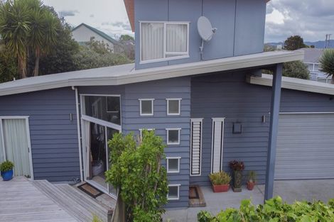 Photo of property in 13a Graham Avenue, Te Atatu Peninsula, Auckland, 0610