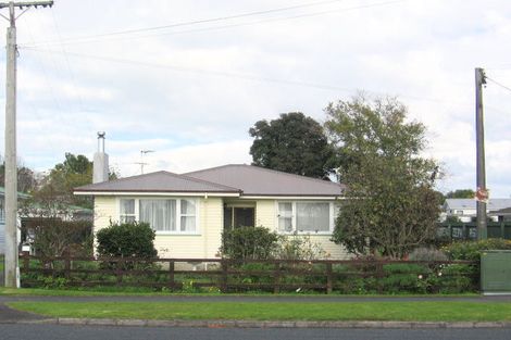 Photo of property in 12a/2 Yeovil Road, Te Atatu Peninsula, Auckland, 0610