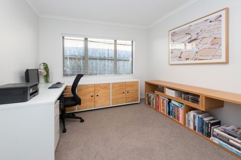 Photo of property in 35 John Brooke Crescent, East Tamaki Heights, Auckland, 2016