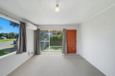 Photo of property in 1/2 Lomax Place, Islington, Christchurch, 8042