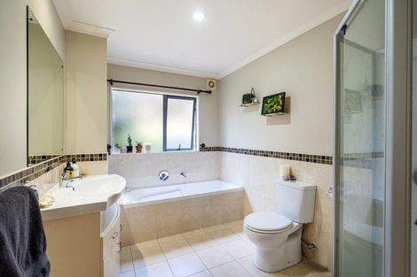Photo of property in 14 Durbin Court, Greenhithe, Auckland, 0632