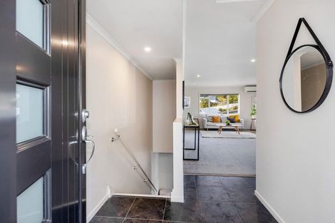 Photo of property in 59 Glanmire Road, Newlands, Wellington, 6037