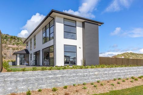Photo of property in 117 Queen Charlotte Drive, Aotea, Porirua, 5024