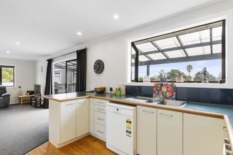 Photo of property in 20 Bertram Road, Kawakawa Bay, 2585