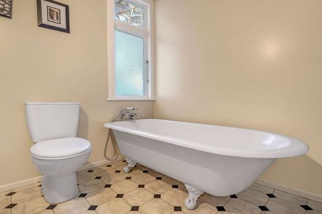 Photo of property in 32 Hutchison Crescent, Durie Hill, Whanganui, 4500