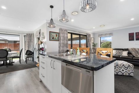Photo of property in 10 Austin Reid Avenue, Carterton, 5713