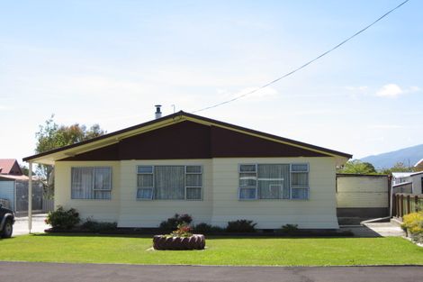 Photo of property in 11 Menzies Street, Westport, 7825