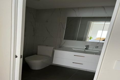 Photo of property in 11 Meadow Crescent, Te Atatu South, Auckland, 0602