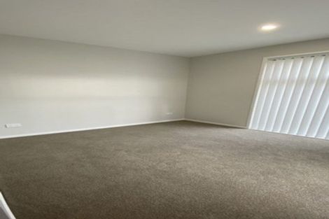 Photo of property in 2 Mikoikoi Crescent, Mangere Bridge, Auckland, 2022
