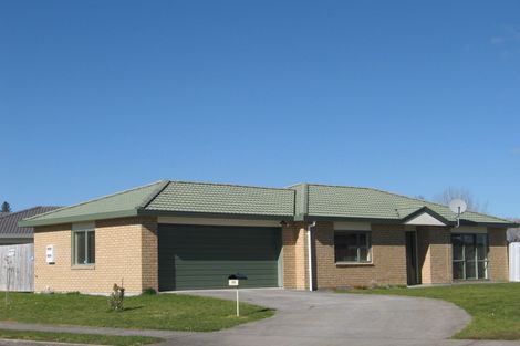 Photo of property in 15 Liddesdale Place, Papakura, 2110