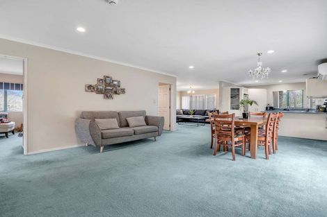 Photo of property in 30 Capricorn Place, Kawaha Point, Rotorua, 3010