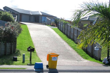 Photo of property in 16 Tauranga Place, Orewa, 0931