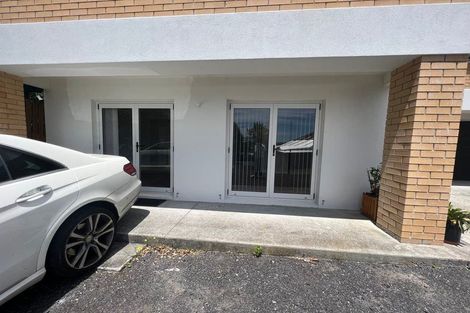 Photo of property in 19a Sunnyside Road, Sunnyvale, Auckland, 0612