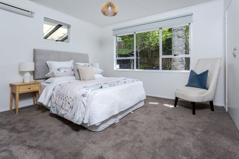 Photo of property in 16 West Glade Crescent, Birkenhead, Auckland, 0626