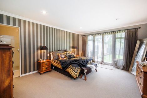 Photo of property in 7 Titirangi Drive, Fitzherbert, Palmerston North, 4471
