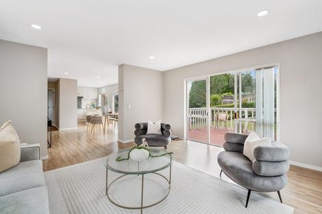 Photo of property in 2/39 Rifleman Rise, Unsworth Heights, Auckland, 0632