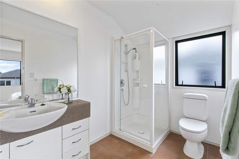 Photo of property in 16 Kilsyth Way, East Tamaki Heights, Auckland, 2016